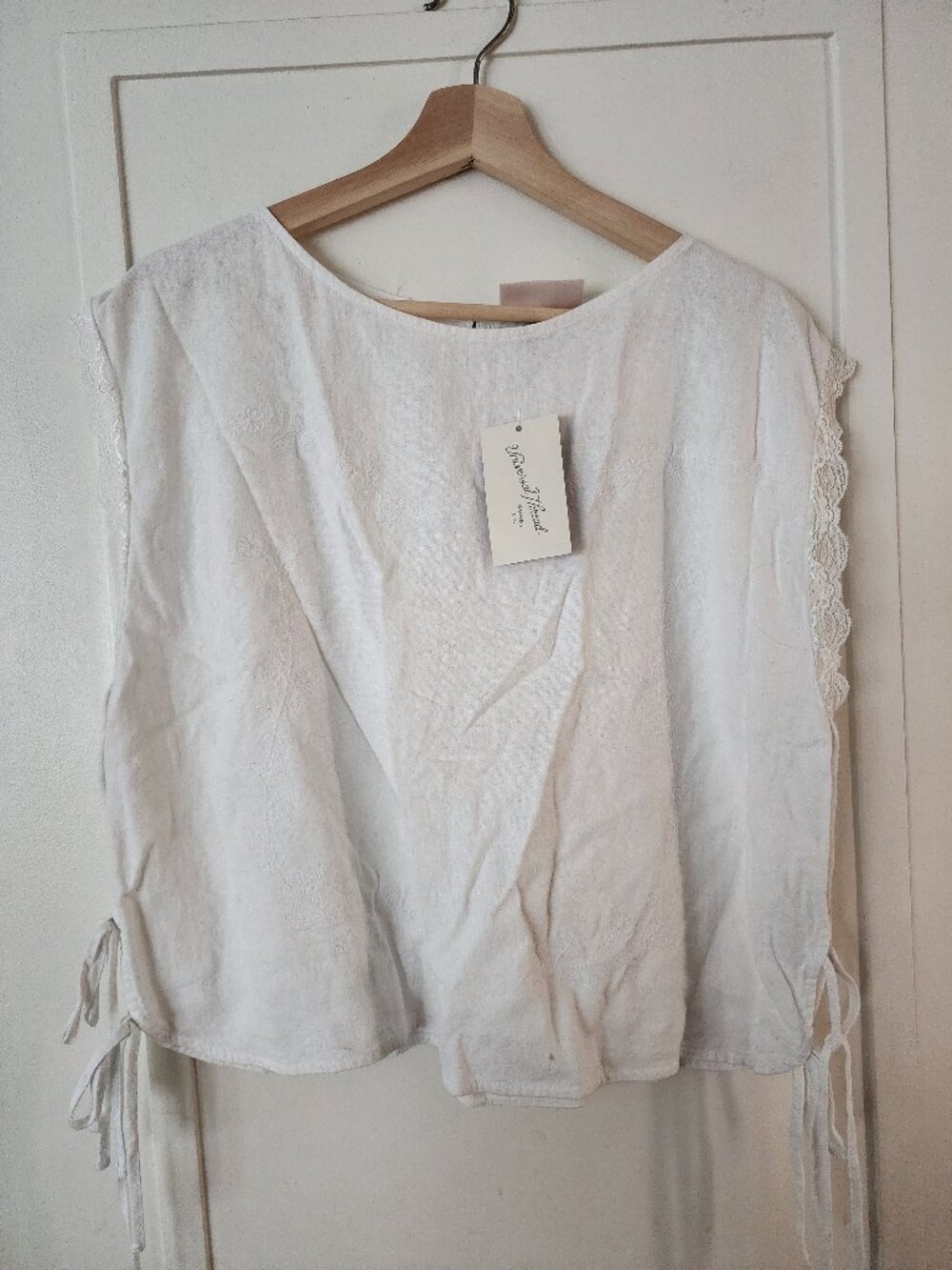 NWT universal thread linen blend embroidered crop